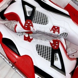 Jordan 4 Fire Red Size 5.5